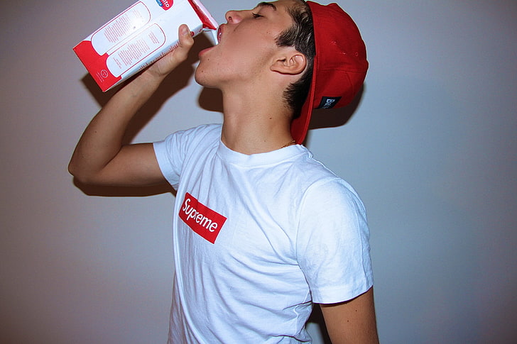 camiseta branca e vermelha masculina de gola alta, bolota roma zhyolud, videoblogger, leite, bebida, estilo, modelo, supremo, HD papel de parede