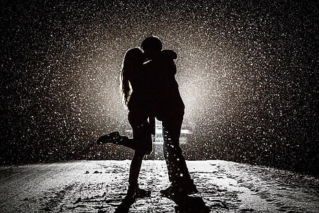 silhoutte фотография на мъж и жена, целуващи се, любов, целувки, сняг, монохромен, силует, зима, светлини, подсветка, двойка, жени, мъже, кола, превозно средство, HD тапет HD wallpaper