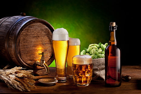 dispensador de barril de madera marrón, espuma, mesa, botella, cerveza, vasos, orejas, tazas, barril, Fondo de pantalla HD HD wallpaper