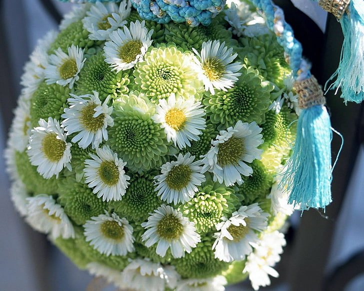 white and green petaled flowers, chrysanthemums, flowers, balloon, bouquet, rope, beauty, HD wallpaper