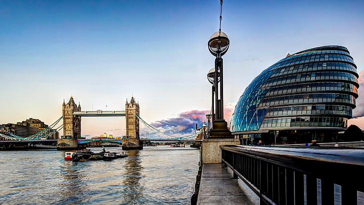سياج فولاذي أسود ، سيتي سكيب ، لندن ، إنجلترا ، جسر لندن ، المملكة المتحدة، خلفية HD