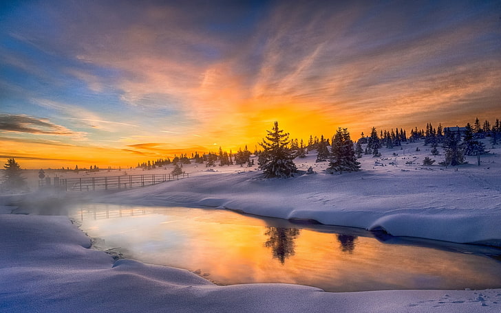 природа, пейзаж, зима, туман, небо, холод, мороз, деревья, снег, дом, река, облака, Норвегия, HD обои