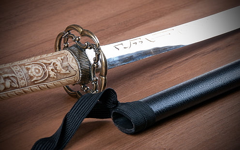 Катана Японский меч, коричневая и серебряная катана, катана, меч, Япония, рука, HD обои HD wallpaper