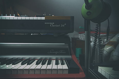 بيانو الجهاز الإلكتروني باللونين الأسود والبني ، جهاز المزج ، البيانو ، آلة موسيقية، خلفية HD HD wallpaper