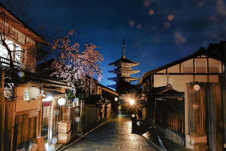 ночь, город, вишня, улица, дома, весна, Япония, Сакура, освещение, фонари, цветение, Киото, боке, пагода Ясака, Yasaka Pagodа, HD обои