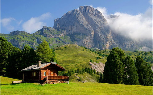 Val Gardena-Italia, casa de madera marrón, agradable, hierba, hermoso, italia, solitario, picos, casa, val-gardena, paisaje de montaña, cabaña, encantador, colinas, Fondo de pantalla HD HD wallpaper
