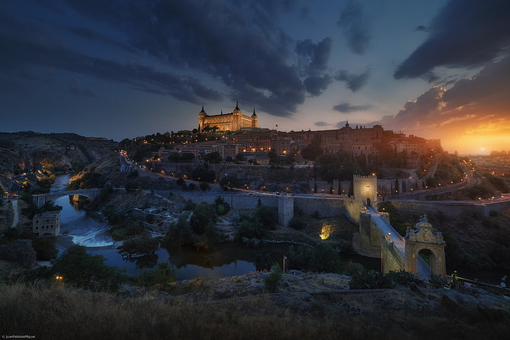 solnedgång, kväll, Juan Pablo de Miguel, stadsbild, Toledo, Spanien, slott, bro, gammal byggnad, gammal bro, flod, moln, ljus, HD tapet