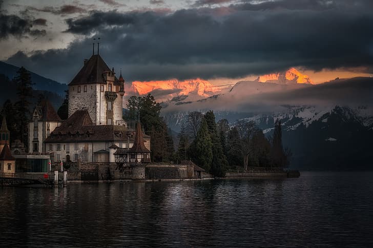 Montagnes, lac, château, le soir, Suisse, Alpes, Lac de Thoune, Château d'Oberhofen, Thunersee, Oberhofen am Thunersee, Fond d'écran HD