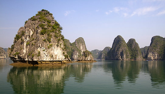 Vietnam, Reisen, Halong Bay, Berge, Kreuzfahrten, 5k, 4k, Rest, Ha Long Bay, Boot, 8k, Fluss, HD-Hintergrundbild HD wallpaper
