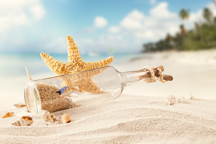 прозрачная стеклянная бутылка, песок, море, пляж, тропики, бутылка, ракушка, морская звезда, HD обои