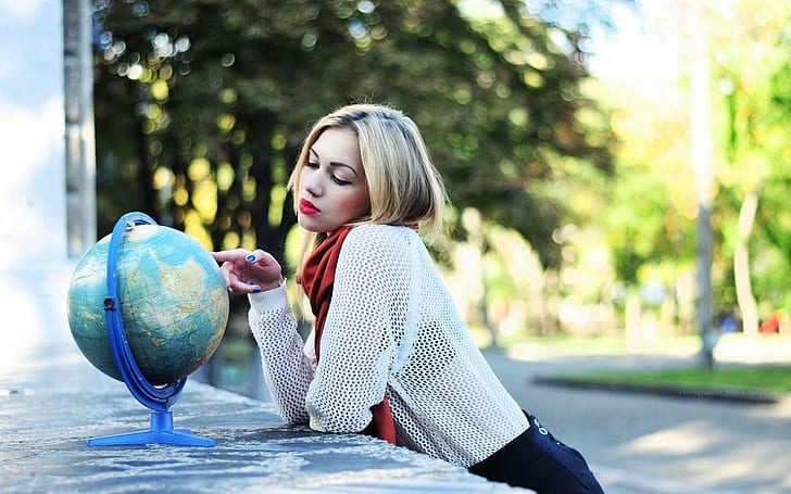 Chica rubia Globe Earth Mood Bokeh, rubia, niña, globo, tierra, estado de ánimo, bokeh, Fondo de pantalla HD