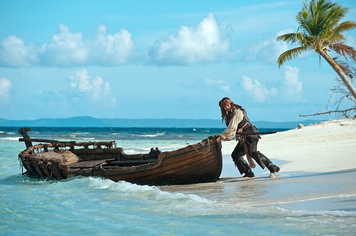 Kapitan Jack Sparrow, wybrzeże, łódź, Johnny Depp, kapitan Jack Sparrow, Piraci z Karaibów: Na nieznanych wodach, Piraci z Karaibów: Na nieznanych wodach, Tapety HD