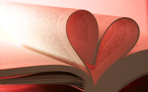 страница на бяла книга, книги, сърце, розов фон, дълбочина на рязкост, замъглено, макро, фотография, HD тапет HD wallpaper