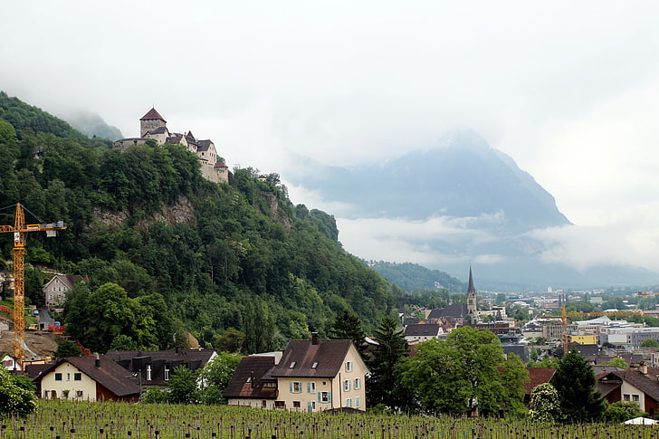 montanhas, a cidade, castelo, rochas, casa, cidade, paisagem., Liechtenstein, Vaduz, HD papel de parede
