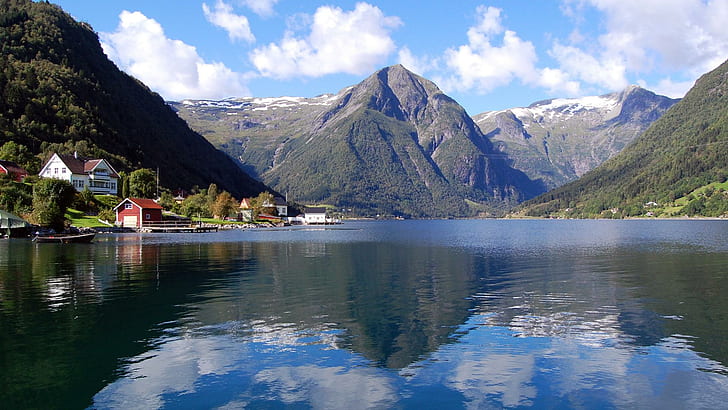 Sognefjord Norveç'te Köy, köy, fiyort, dağlar, bulutlar, doğa ve manzara, HD masaüstü duvar kağıdı