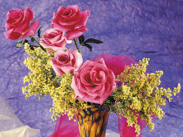 różowe kwiaty, róże, mimozy, wazon, Tapety HD