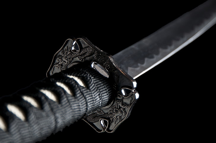 grau und schwarz behandeltes Schwert, Japan, Schwert, Katana, Arm, Tsuba, HD-Hintergrundbild