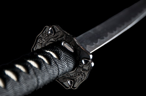 gri ve siyah kulplu kılıç, japonya, kılıç, katana, kol, tsuba, HD masaüstü duvar kağıdı HD wallpaper