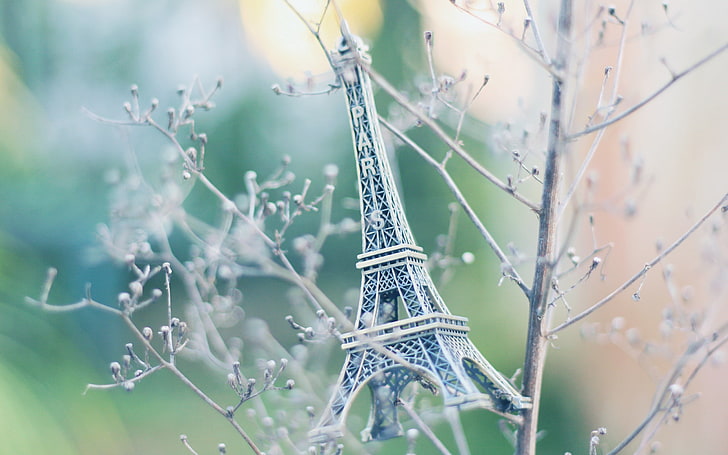 Eiffel Tower miniature, statue, eiffel tower, grass, souvenir, HD wallpaper