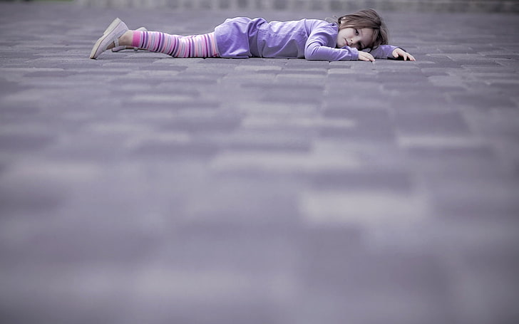 girl's purple long-sleeved midi dress, little girl, mood, street, HD wallpaper