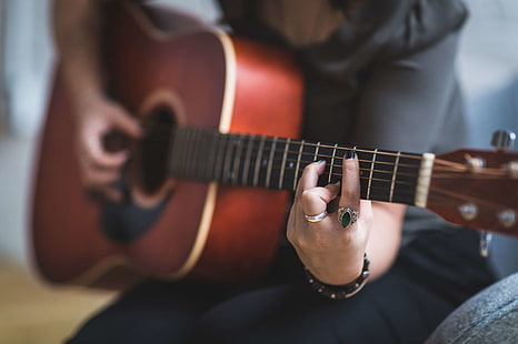 acoustic, acoustic guitar, adult, blur, bowed stringed instrument, close up, concert, fingers, focus, guitar, guitarist, indoors, instrument, music, musical instrument, musician, performance, person, play, playing, HD wallpaper HD wallpaper