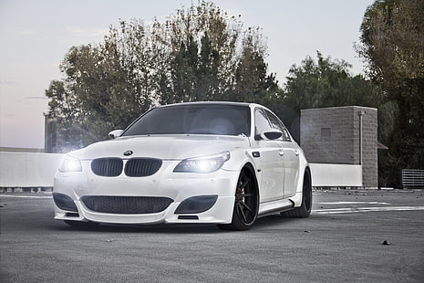 white BMW sedan, white, light, trees, lights, BMW, e60, HD wallpaper HD wallpaper