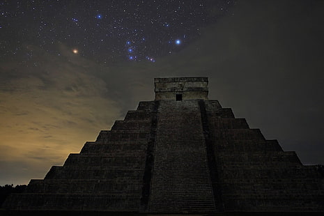 черно-серое бетонное здание, Чичен-Ица, ночь, небо, пирамида, звёзды, HD обои HD wallpaper