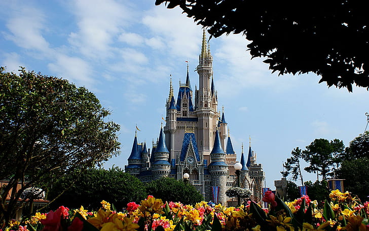 ~ Castelo dos Sonhos da Cinderela ~, árvores, vista, felicidade, Disneylândia, castelo, flores, nuvens, arbustos, natureza e paisagens, HD papel de parede
