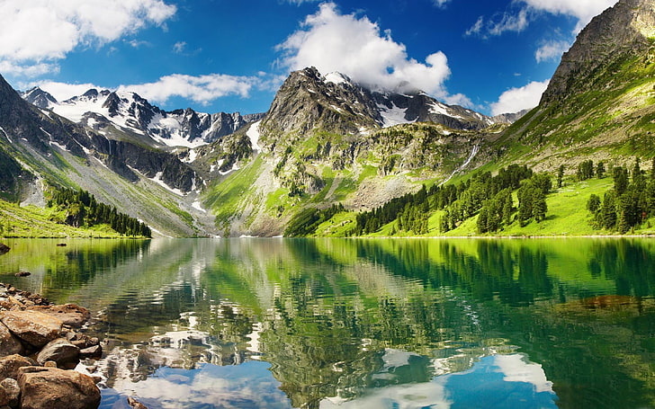 山の反射-自然のデスクトップの壁紙、緑の山々、青い空、 HDデスクトップの壁紙