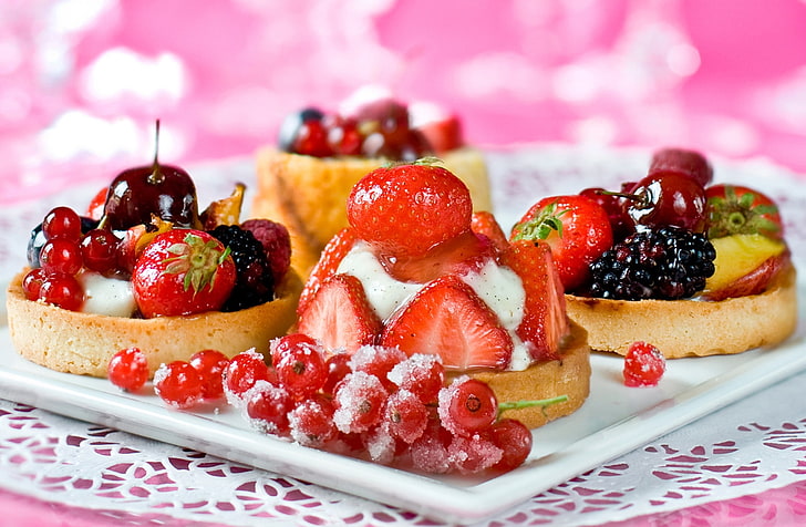 several strawberry tarts, cherry, berries, raspberry, strawberry, dessert, currants, cakes, BlackBerry, sweet, tartlets, HD wallpaper