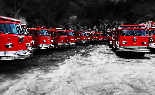 Camions de pompiers - rouge noir blanc, terrain de pompier, voitures, autres voitures, tilt-shift, Fond d'écran HD HD wallpaper