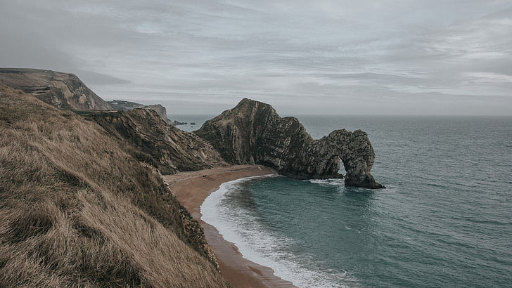 brązowa formacja skalna obok dużego zbiornika wodnego, fotografia, krajobraz, wybrzeże, klif, morze, Durdle Door, Dorset, Tapety HD