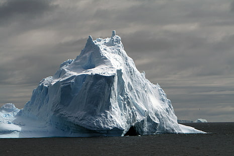 айсберг около водоема в дневное время, Фотография, айсберг, водоем, день, время, Антарктида, айсберг - ледяное образование, южный полюс, лед, ледник, природа, снег, арктика, северная Аляска, паковый лед, гора, холодно - температура, гренландия, льдина, зима, пейзажи, исландия, море, пейзаж, на улице, замерзший, HD обои HD wallpaper