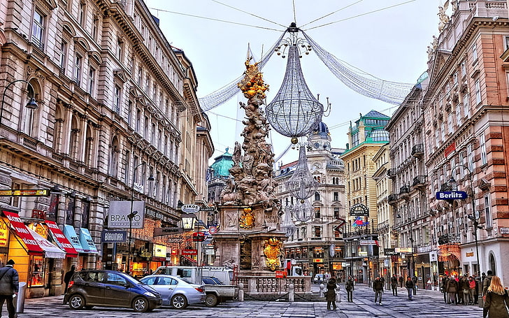schwarz 5-türiger Fließheck, Stadtbild, Statue, Straße, Österreich, HD-Hintergrundbild