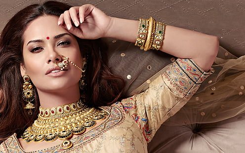 Esha Gupta, kadın kahverengi sari elbise, Bayan Ünlüler, Esha Gupta, bollywood, oyuncu, HD masaüstü duvar kağıdı HD wallpaper