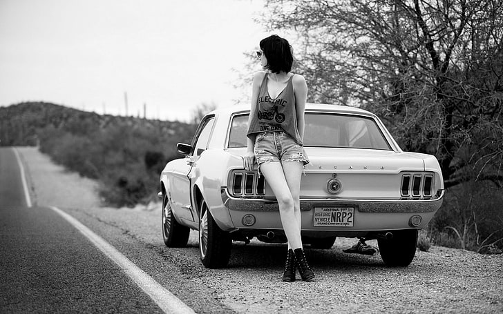 monocromo, mujeres con autos, Ford Mustang, Fondo de pantalla HD