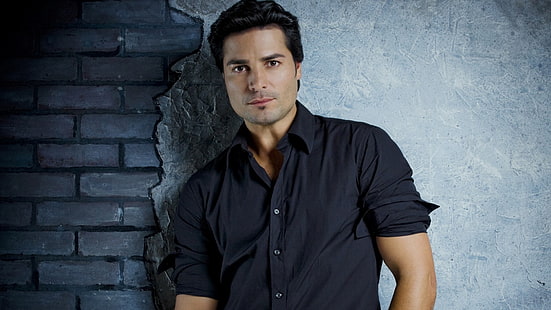 мужская черная рубашка с воротником на пуговицах, chayanne, рубашка, стена, взгляд, мужчина, HD обои HD wallpaper