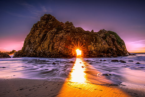 brązowa formacja skalna, morze, plaża, kamienie, skały, świt, brzeg, Kalifornia, łuk, USA, promienie słońca, Big Sur, Pfeiffer Beach, Tapety HD HD wallpaper