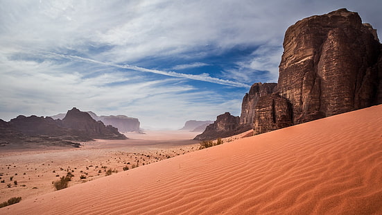przyroda, krajobraz, piasek, pustynia, wydmy, Wadi Rum, Jordania (kraj), chmury, rośliny, skały, góry, Tapety HD HD wallpaper