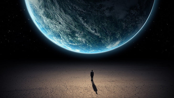 stojący mężczyzna i ilustracja niebieskiej planety, mężczyźni, świat, sztuka cyfrowa, sztuka kosmiczna, przestrzeń kosmiczna, planeta, Tapety HD