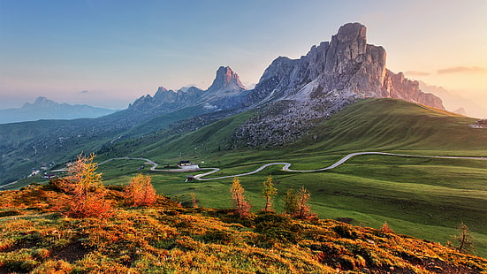  nature, landscape, hairpin turns, trees, house, road, grass, field, sky, clouds, mountains, dolomite alps, Dolomites (mountains), Italy, Alps, HD wallpaper HD wallpaper