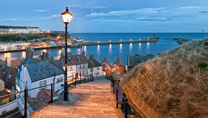 Whitby, North Yorkshire, Angleterre, Whitby, North Yorkshire, Angleterre, ciel, mer, maisons, lumières, stade, soleil, phare, port, Fond d'écran HD