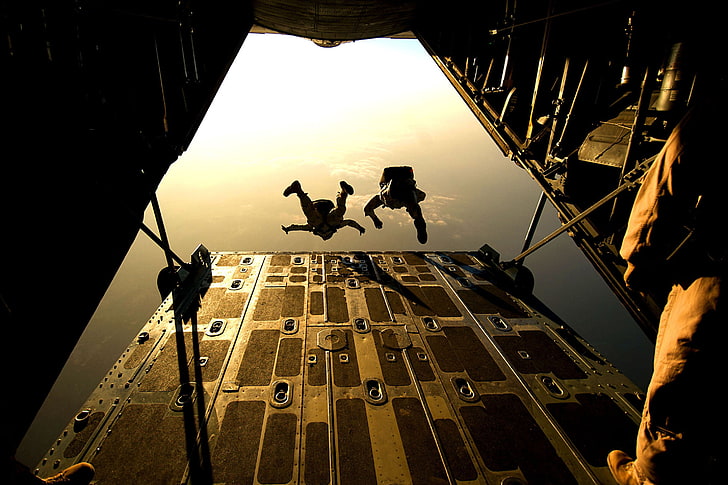два человека черная форма, прыжки с парашютом, военные, военный самолет, солдат, HD обои