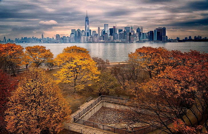 pohon berdaun oranye, jatuh, pohon, langit, AS, Kota New York, Manhattan, lanskap kota, Menara Kebebasan, Wallpaper HD