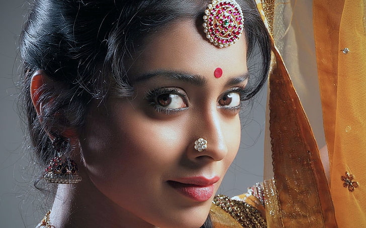 Women Eyes Actress Shriya Saran Bollywood Saree South Indian