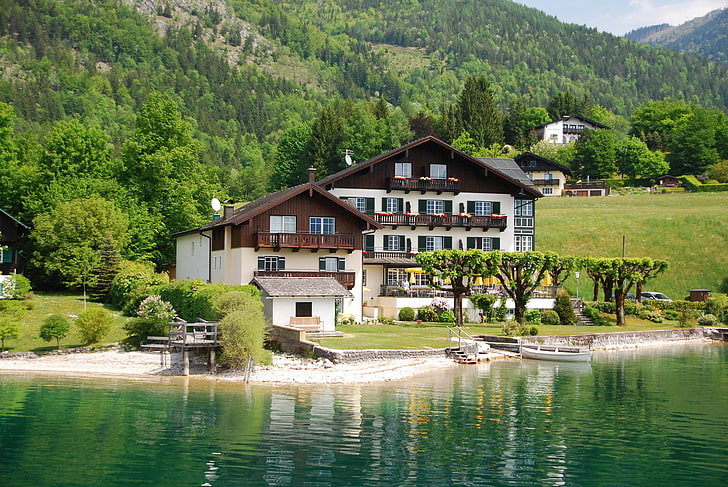 weißes und braunes 3-stöckiges haus, ferienhaus, österreich, wolfgangsee, HD-Hintergrundbild