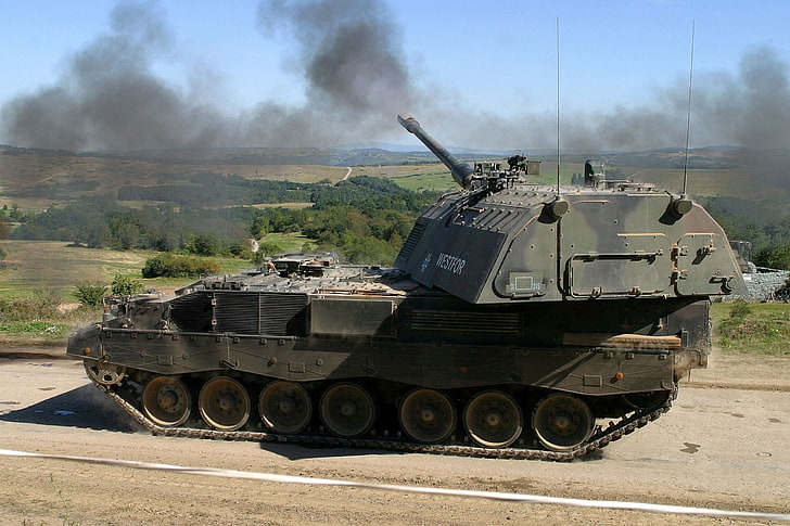 char de guerre vert et noir, installation, le feu, automoteur, artillerie, PzH 2000, obusier Panzer 2000, obusier, blindé, Fond d'écran HD