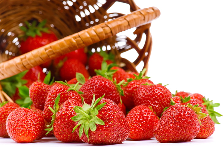 red strawberry fruit and brown woven basket, strawberries, berries, basket, scattered, HD wallpaper