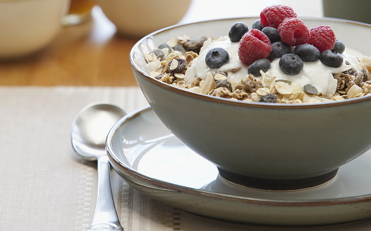 bowl of cereals, flakes, raspberry, bilberry, breakfast, HD wallpaper