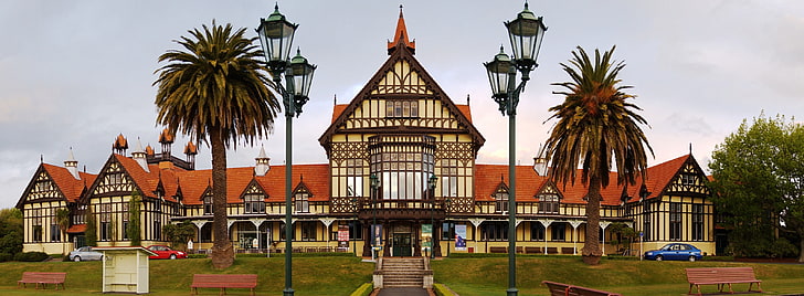 ニュージーランドロトルア博物館、オレンジと白のコンクリートの家、オセアニア、ニュージーランド、 HDデスクトップの壁紙